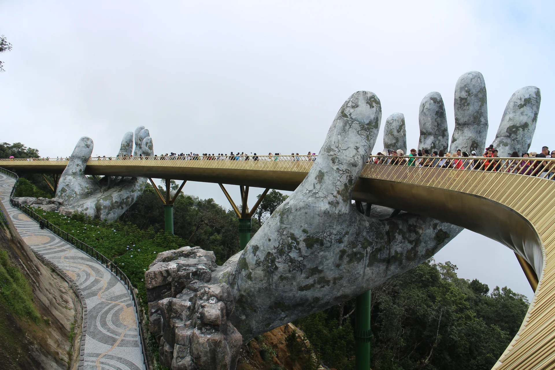 巴拿山黃金佛手橋